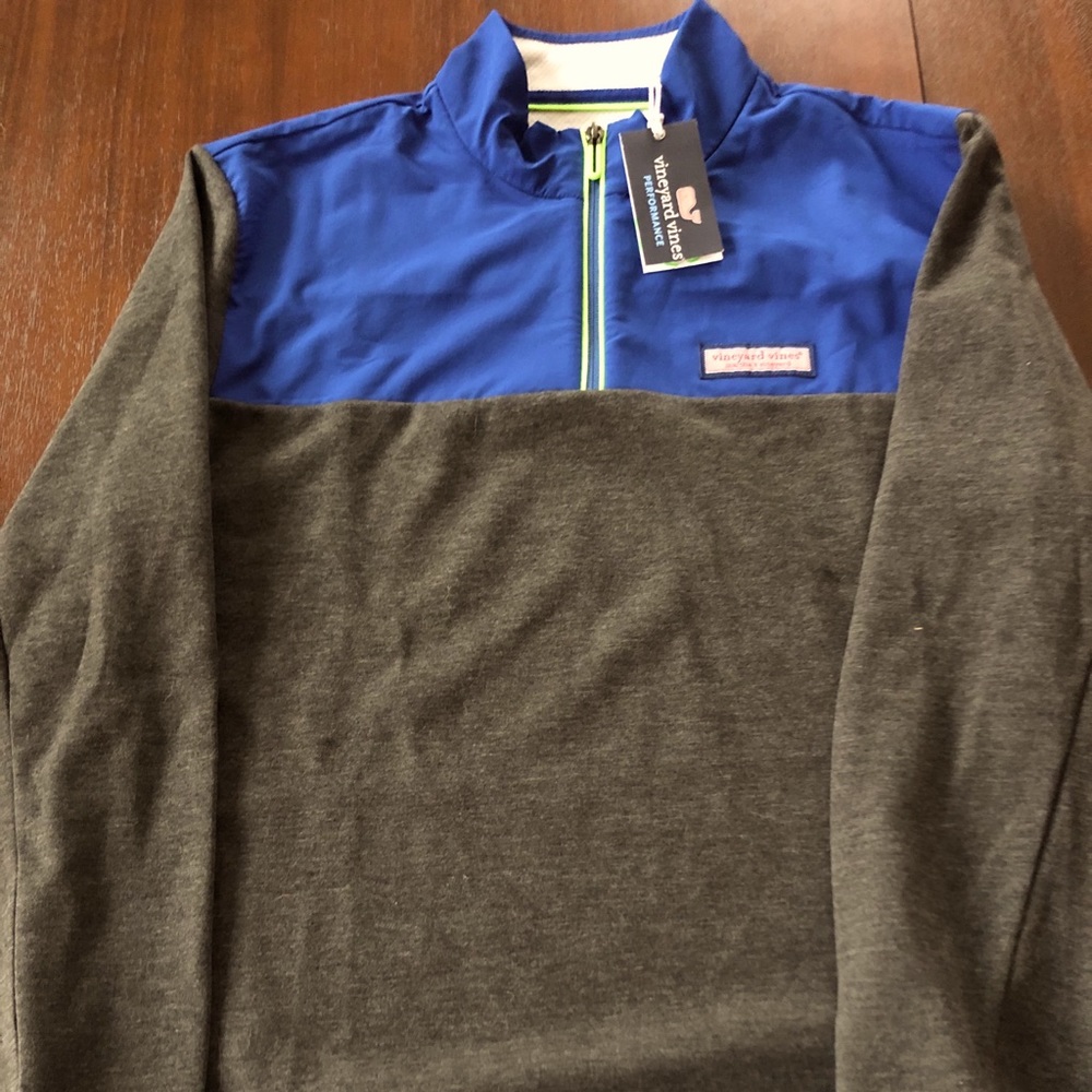 Men’s Vineyard Vines performance pullover (medium)